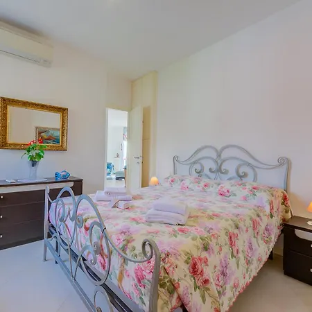 Rhapsody By The Sea - Happy Apartment Sanremo