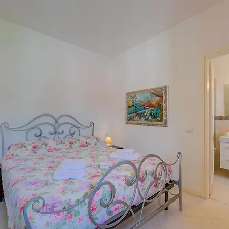 Apartment Rhapsody By The Sea - Happy *