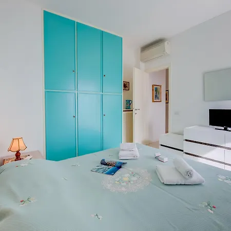 Apartment Rhapsody By The Sea - Happy *