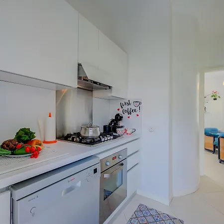 Apartment Rhapsody By The Sea - Happy *